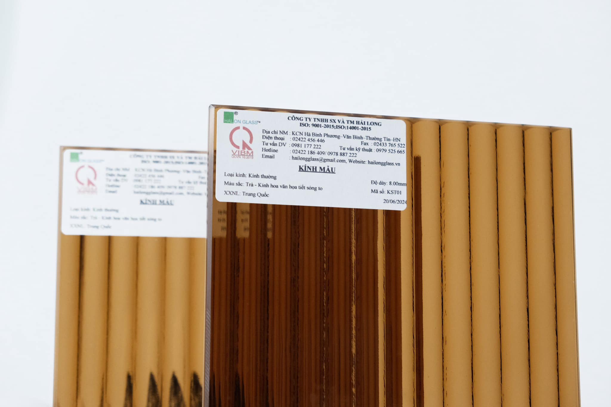 Kính sóng màu trà